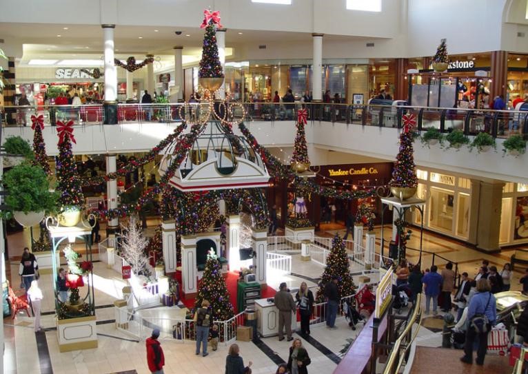 mall-at-christmas
